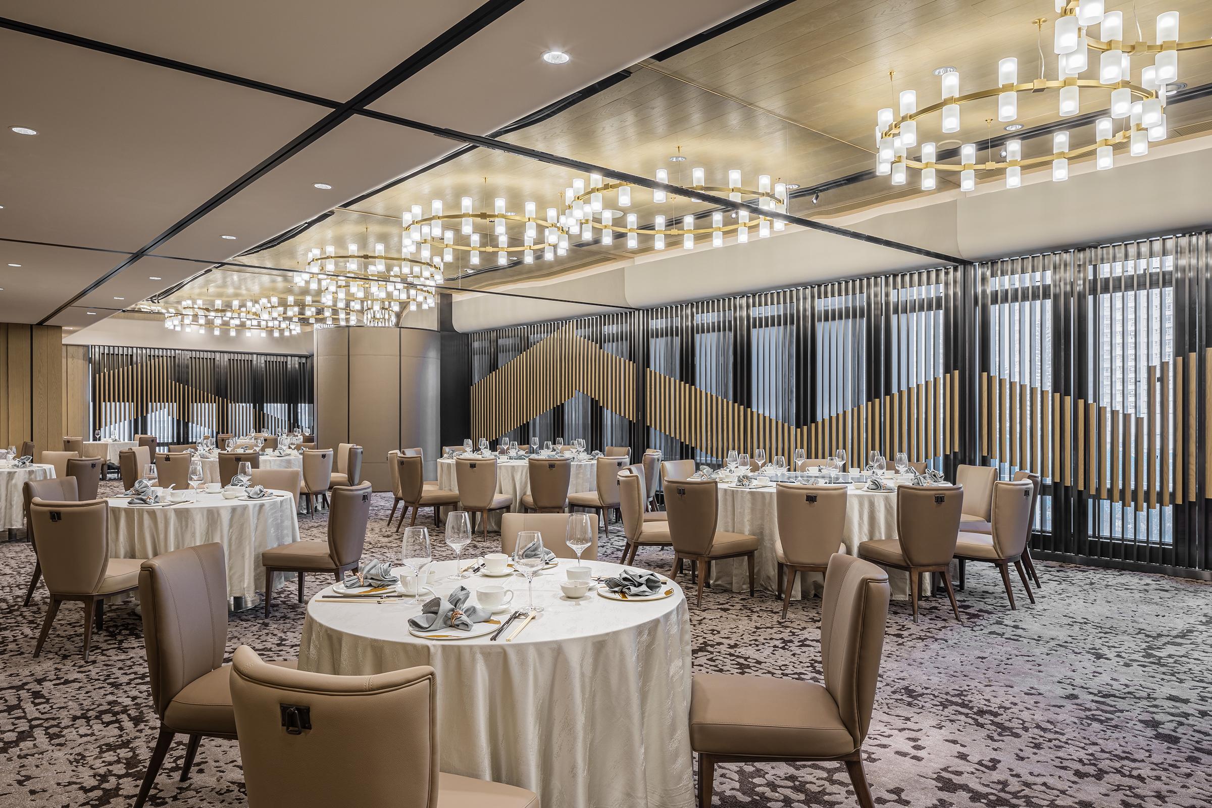 Alva Hotel By Royal Hong Kong Esterno foto The restaurant on board
