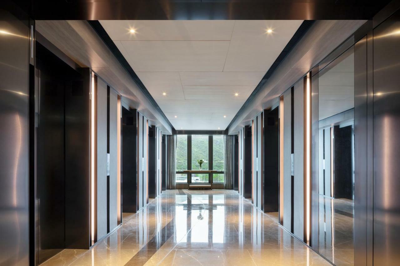 Alva Hotel By Royal Hong Kong Esterno foto Elevators at the hotel